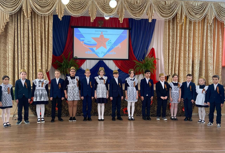 Фестиваль театрализованной военно-патриотической песни «Виват, Россия!», 3-е классы.