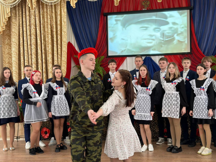 Фестиваль театрализованной военно-патриотической песни «Виват, Россия!», 7-8 классы.