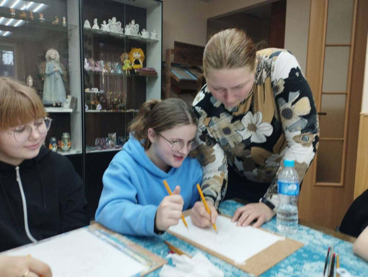 Учащиеся 6 «В» класса посетили мастер-класс по рисованию акварелью.