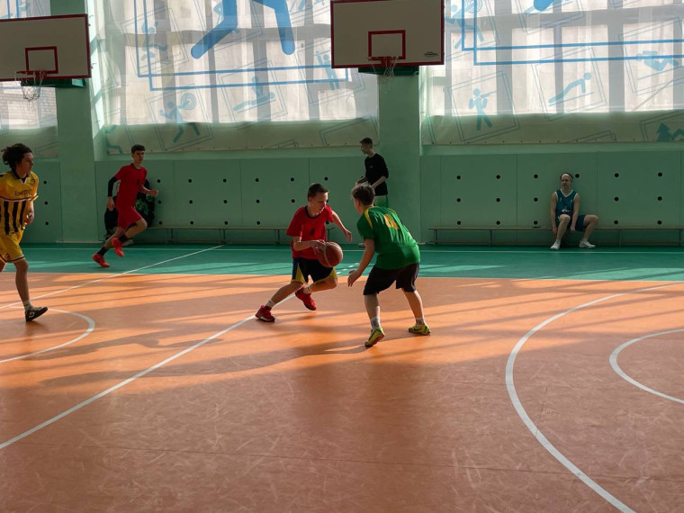Завершилось Первенство города Новомосковска по баскетболу среди юношей.