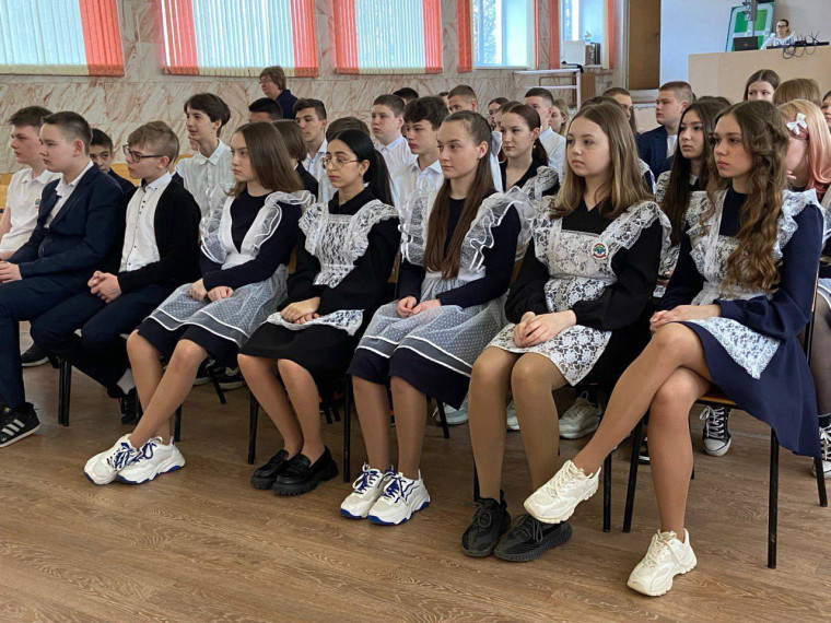 В актовом зале нашей школы состоялась встреча учащихся 8-х и 9-х классов с помощником Новомосковского городского прокурора М.С. Демидовой.