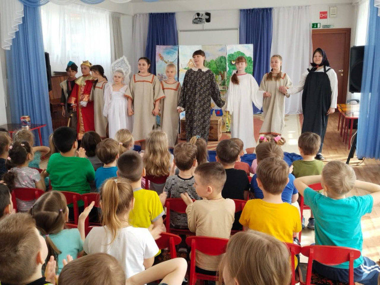 Театральная студия «Овация» нашей школы представила постановку «Сказки Арины Родионовны» воспитанникам детских садов.