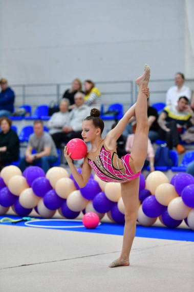 Учащаяся 3 «А» класса Мария Ершова приняла участие в турнире по художественной гимнастике BUTTERFLY CUP, прошедшем 20 апреля в Москве.