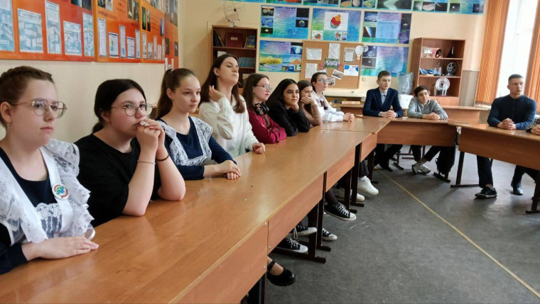 Учащиеся 9 «Б» класса стали участниками дискуссионного клуба.