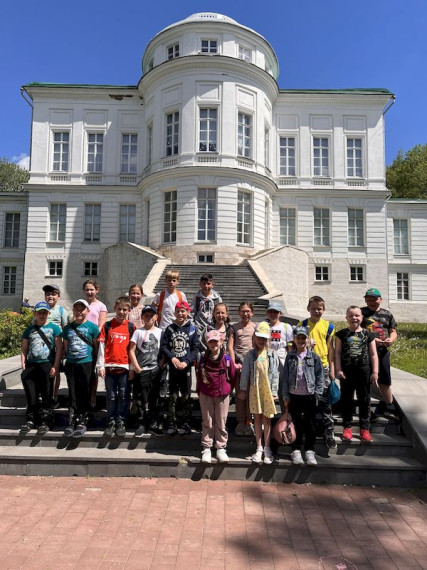 Экскурсия в Богородицкий дверец-музей и парк.